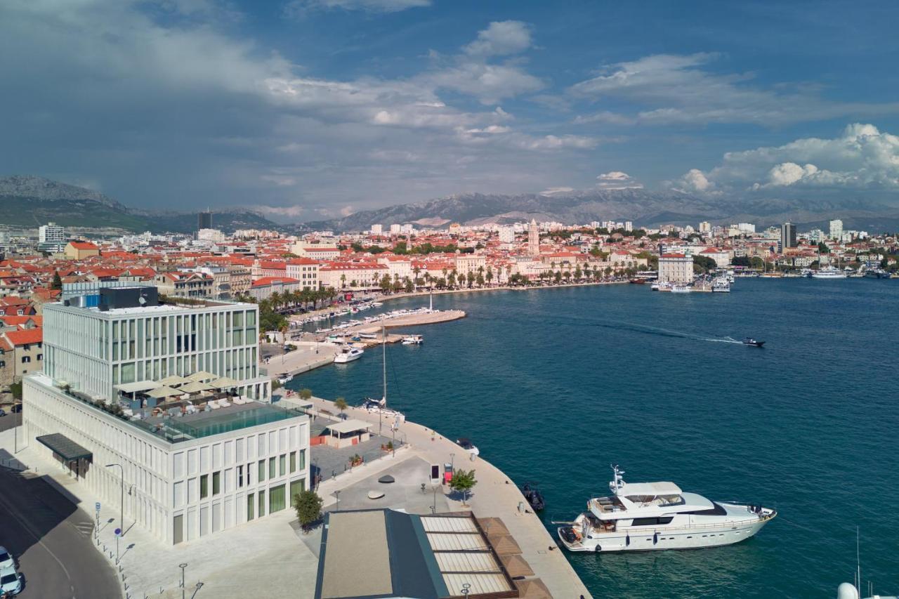 Hotel Ambasador Spalato Esterno foto View of the port of Split
