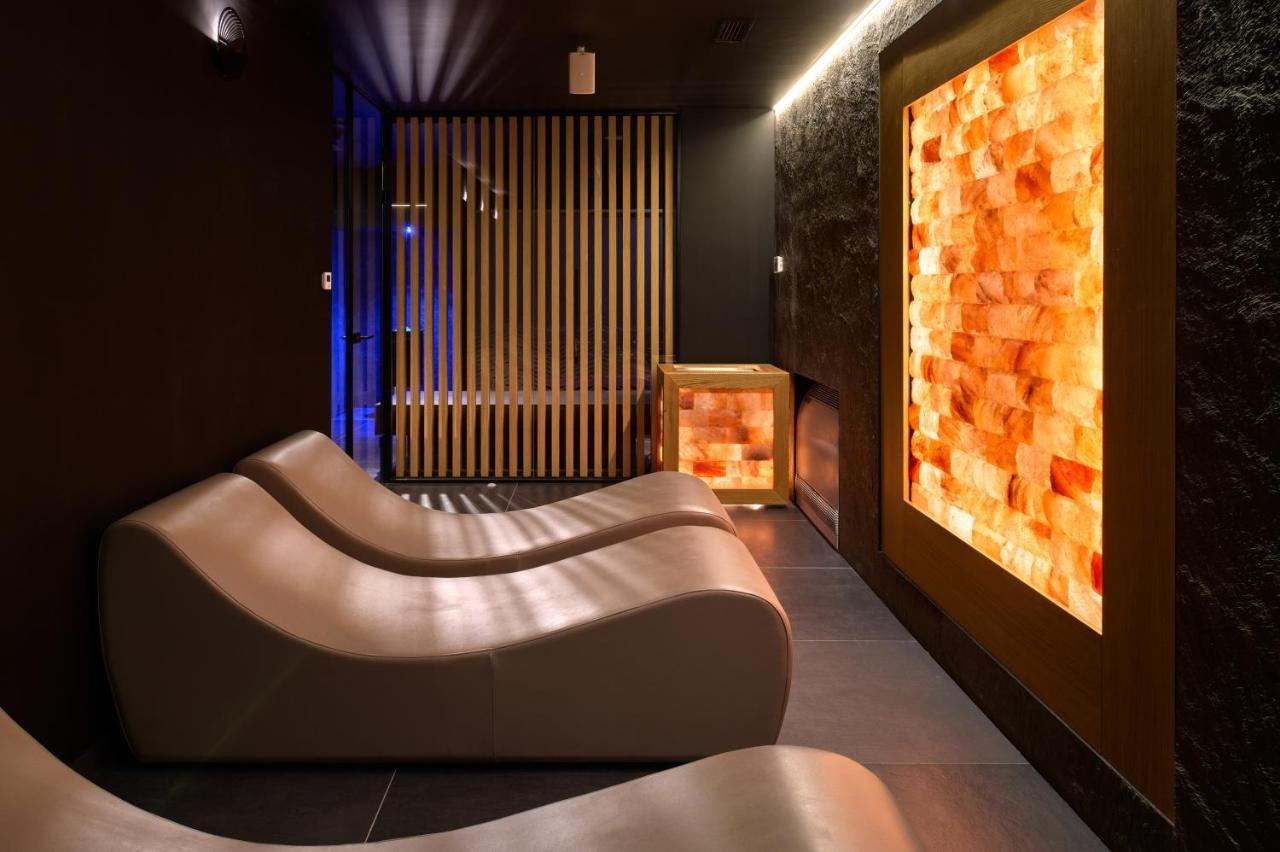 Hotel Ambasador Spalato Esterno foto Salt room
