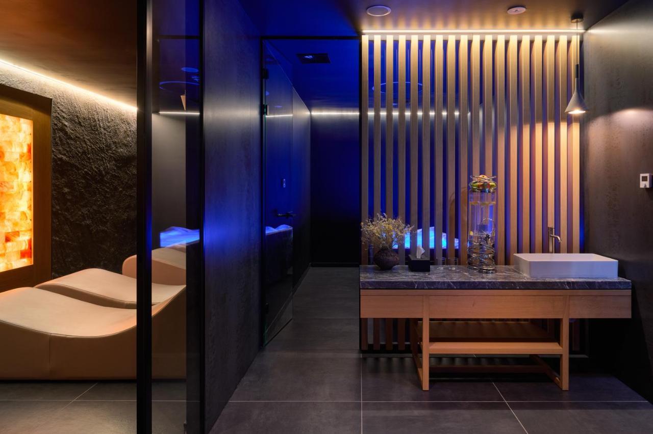 Hotel Ambasador Spalato Esterno foto The interior of a modern onsen