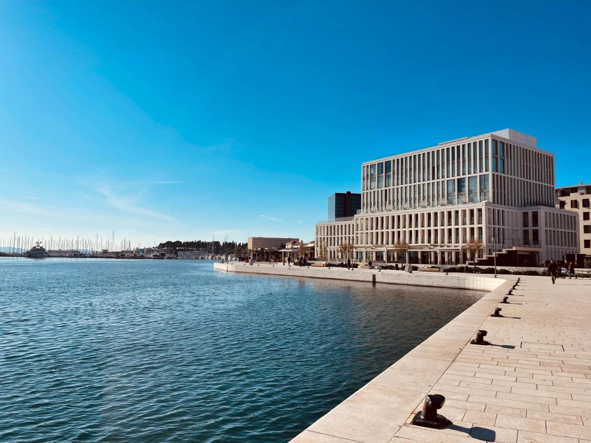 Hotel Ambasador Spalato Esterno foto The new building of the University of Rijeka