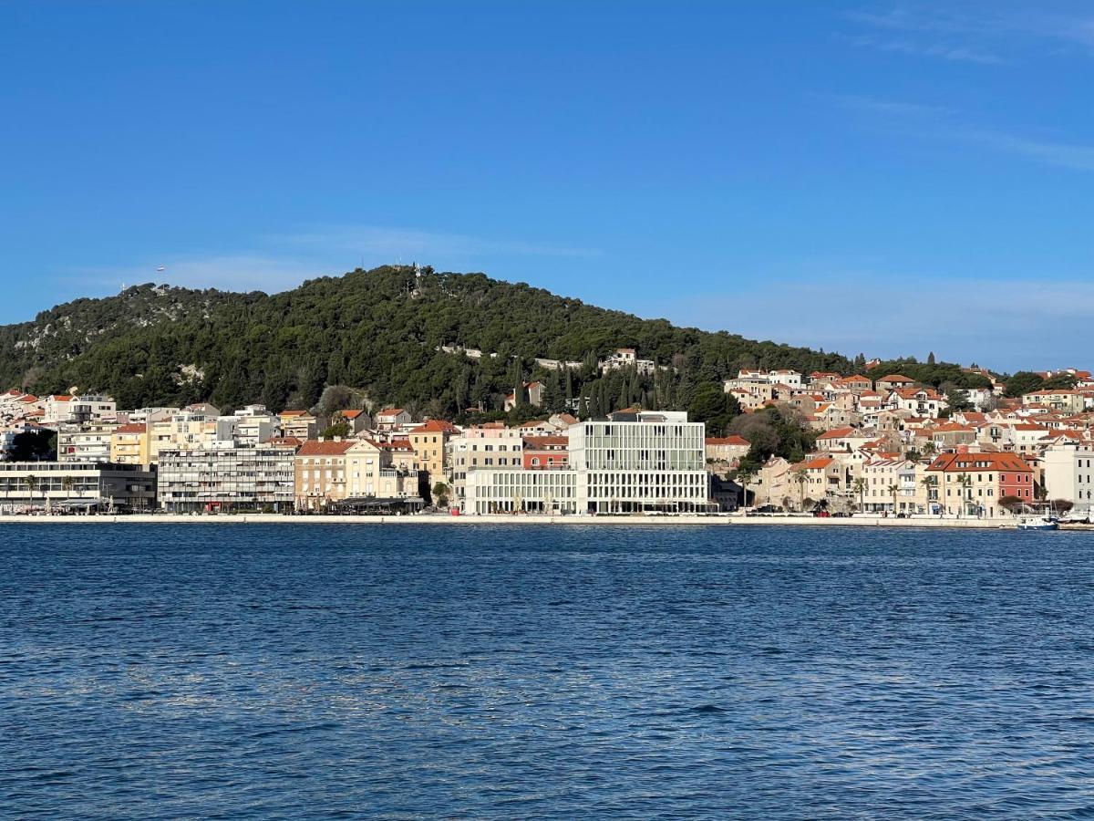 Hotel Ambasador Spalato Esterno foto View of the town of Split