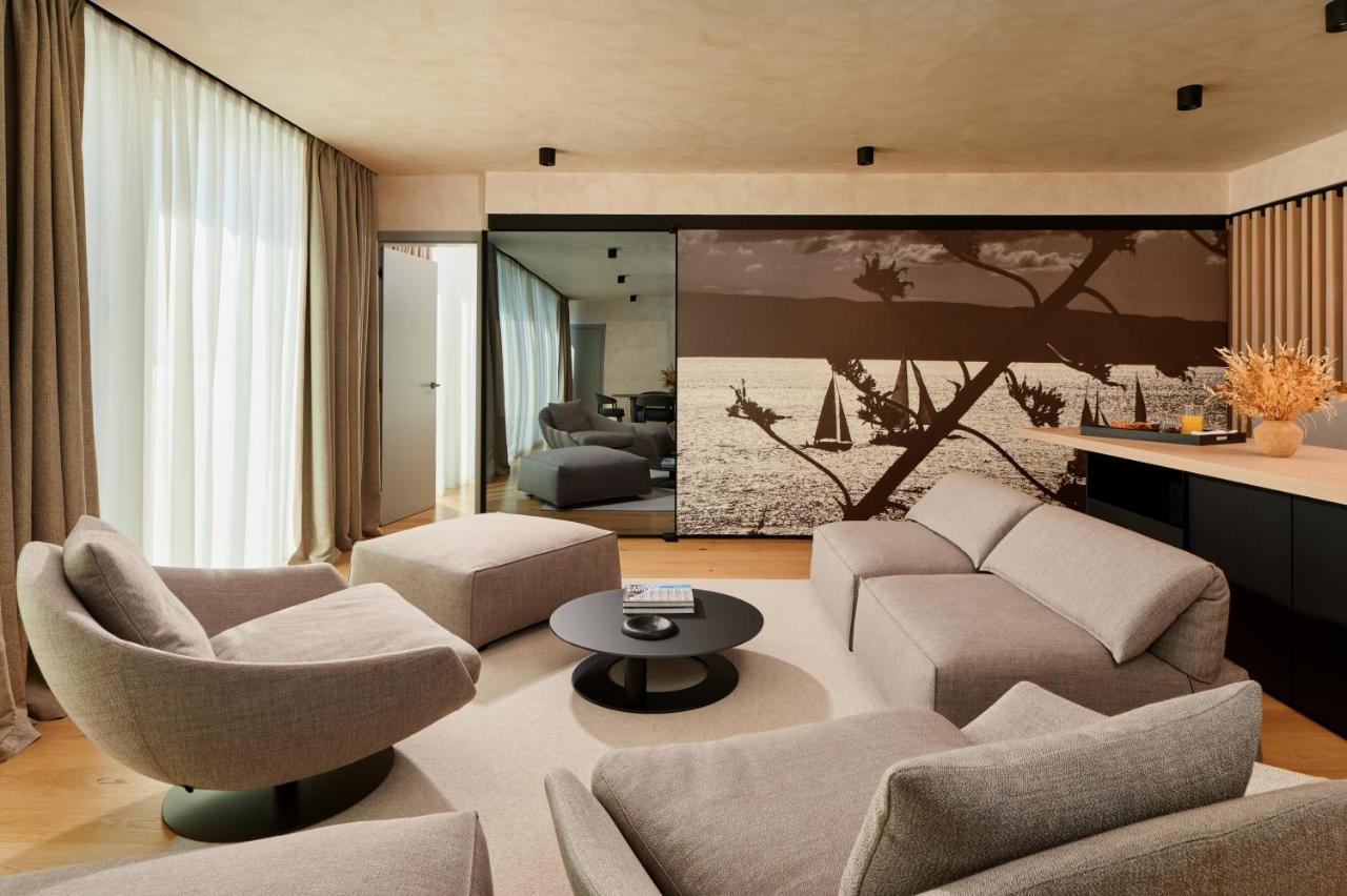 Hotel Ambasador Spalato Esterno foto A living room