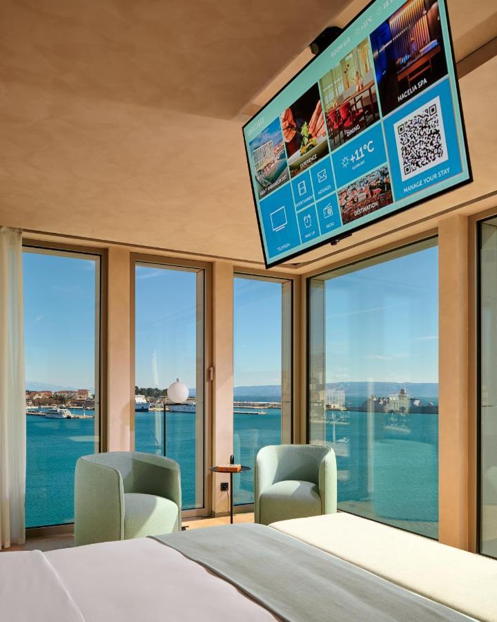 Hotel Ambasador Spalato Esterno foto A motorized TV lift