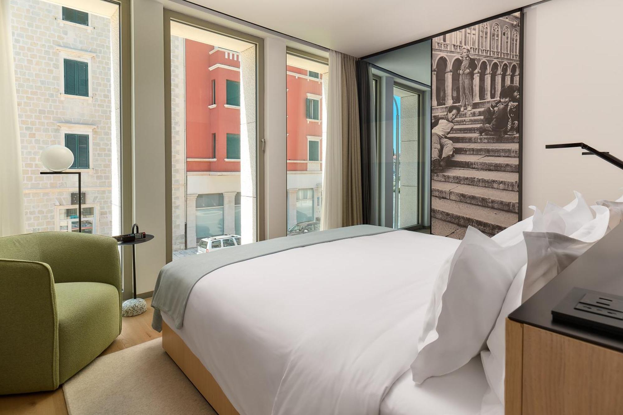 Hotel Ambasador Spalato Esterno foto A bedroom at the hotel