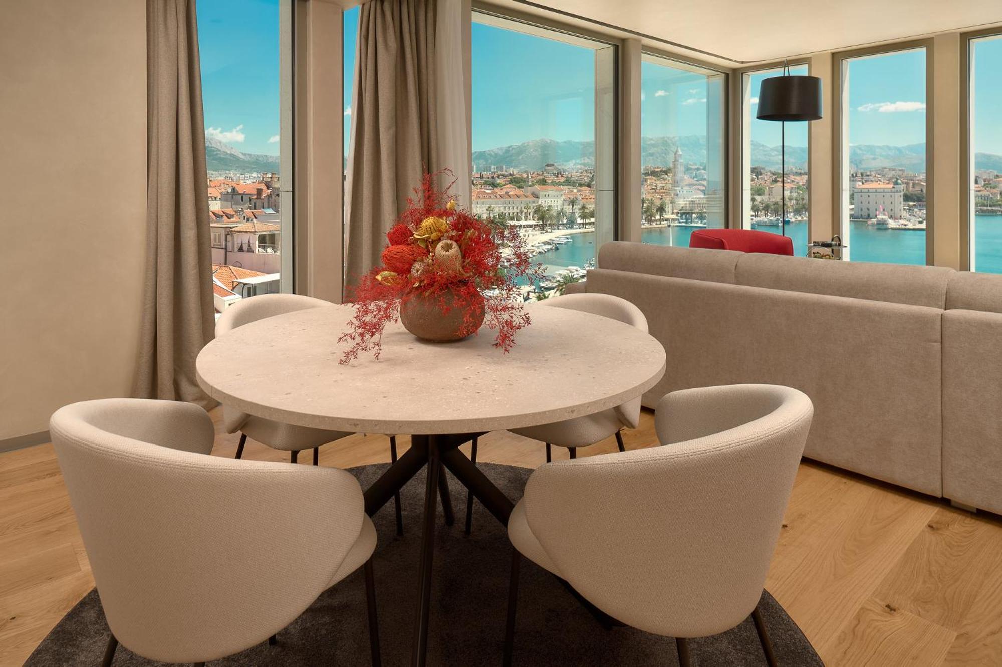 Hotel Ambasador Spalato Esterno foto Virtual staging of a dining room